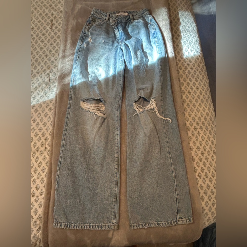 Garage Crossover wide leg Jean w Tepsic’s in knees